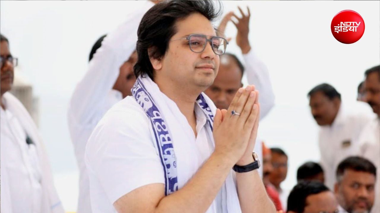 आकाश आनंद को 2024 के लोकसभा चुनाव के दौरान भी पार्टी के राष्ट्रीय संयोजक पद से हटा दिया गया था. आकाश आनंद को 2024 के लोकसभा चुनाव के दौरान भी पार्टी के राष्ट्रीय संयोजक पद से हटा दिया गया था.