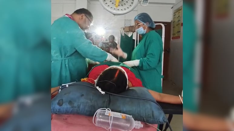 Power Off, Flashlight On: Bihar Doctors Use Torches To Operate On Pregnant Woman