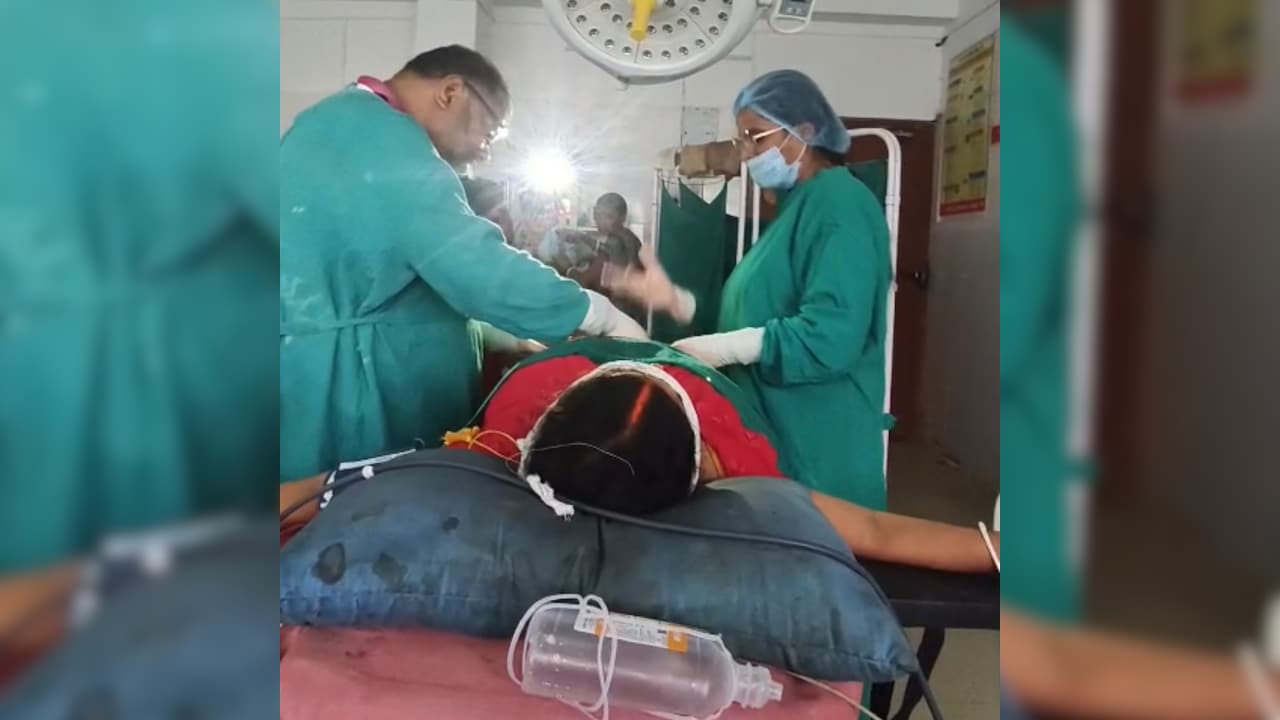 Power Off, Flashlight On: Bihar Doctors Use Torches To Operate On Pregnant Woman