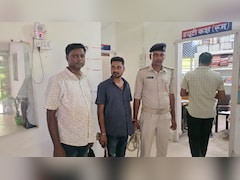 ब‍िहार में फर्जी IPS ने मारी रेड: असली पुल‍िस को क‍िया गुमराह, पुलिसकर्मी को ही गाड़ी में बैठाए रखा