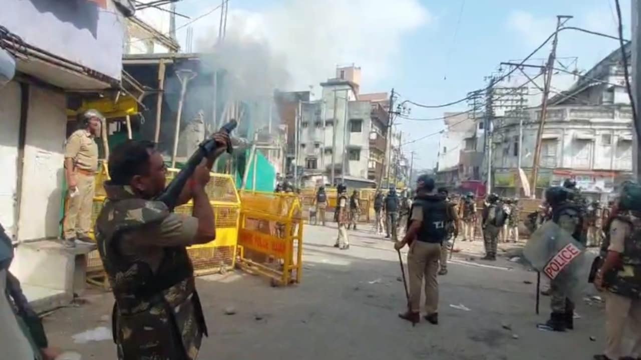 Tear Gas, Lathi Charge In Protesters vs Cops Over Ujjain Mosque Removal