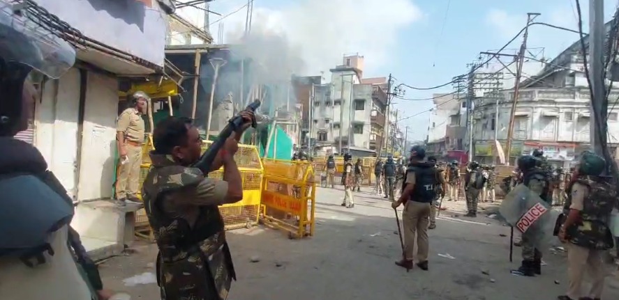 Tear Gas, Lathi Charge In Protesters vs Cops Over Ujjain Mosque Removal