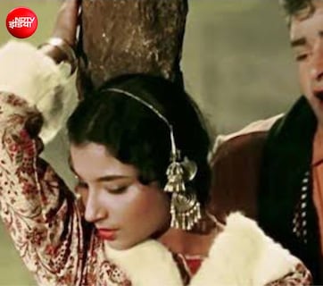 20 की हीरोइन 33 का हीरो जब मिले कश्मीर में तो इशारों इशारों में दे डाला दिल, इस 62 साल पुराने गाने को मोहम्मद रफी-आशा भोसले ने बना डाला एवरग्रीन