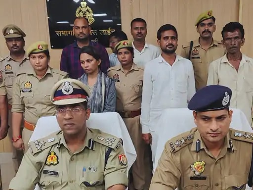 मामले का खुलासा करते डीआईजी संजीव त्यागी और गिरफ्तार तीनों आरोपी. मामले का खुलासा करते डीआईजी संजीव त्यागी और गिरफ्तार तीनों आरोपी.