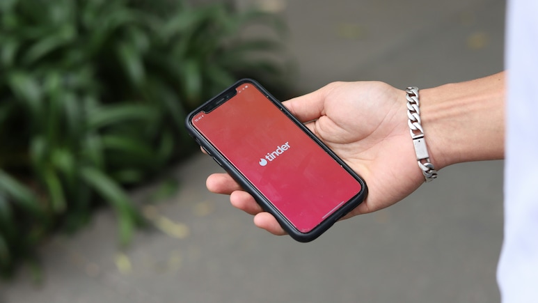 Tinder Introduces 'Group Hangouts' In A Push Beyond One-On-One Dating