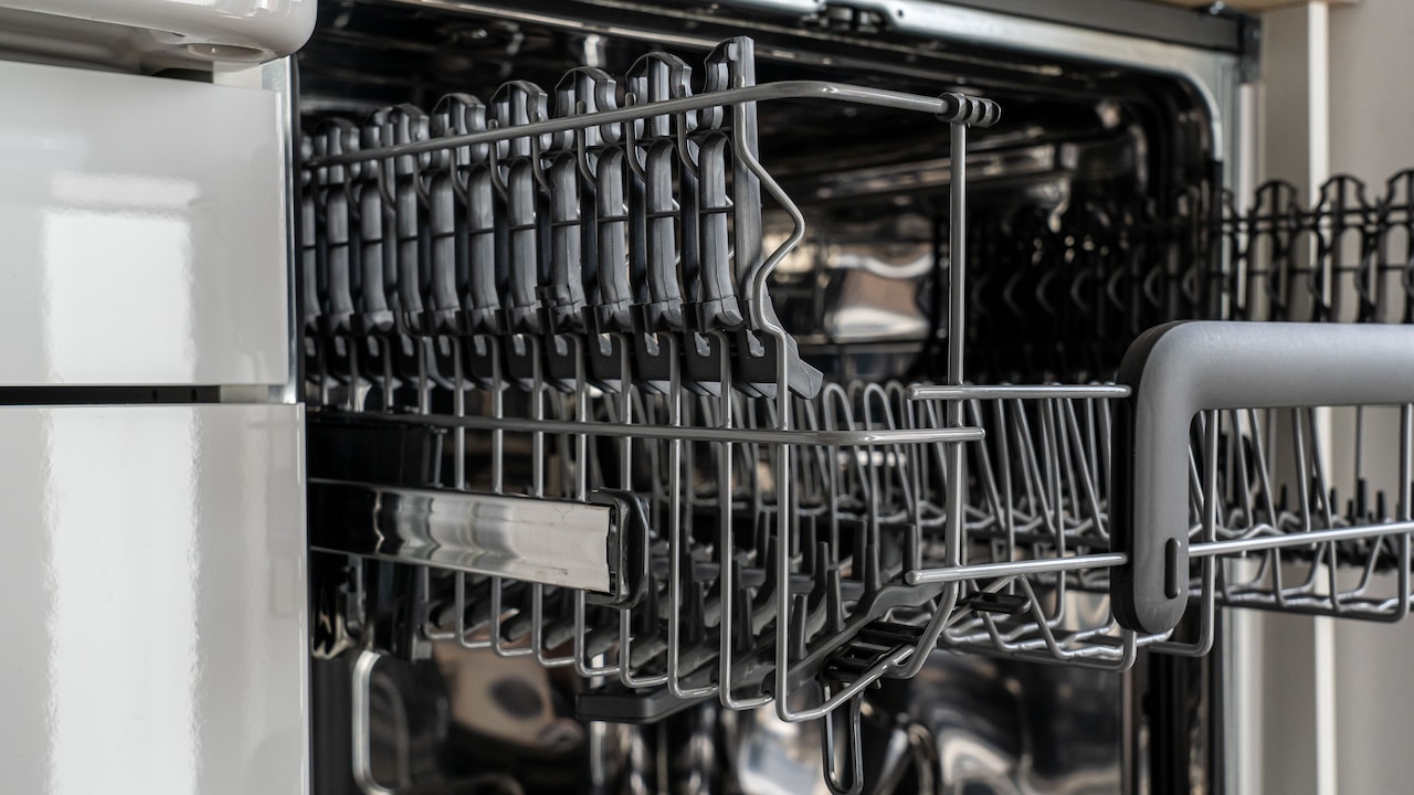 5 Best Dishwashers For Busy Households To Make Kitchen Clean-Up Easier 5 Best Dishwashers For Busy Households To Make Kitchen Clean-Up Easier