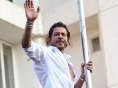 शाहरुख खान का फैन बोला बेच दो मन्नत अगर बालकनी में नहीं आना तो, किंग खान ने प्यार से दिया ये जवाब