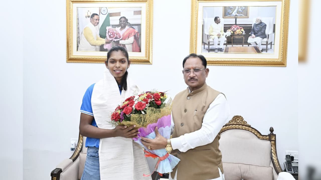 एशियन गेम्स में गोल्ड जीतते ही संजू देवी पर बरसे 51,00,000 रुपए,  CM विष्णुदेव ने किया बड़ा ऐलान