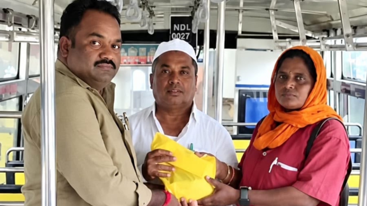 Telangana Bus Conductor Returns Rs 3 Lakh Left Behind By Haj-Bound Couple