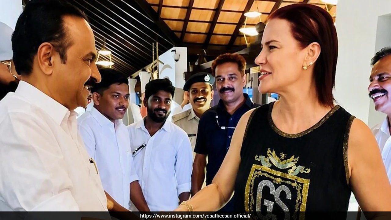 Cristiano Ronaldo's Sister Elma Aveiro Meets Kerala CM, Promises To Deliver Special Message To CR7
