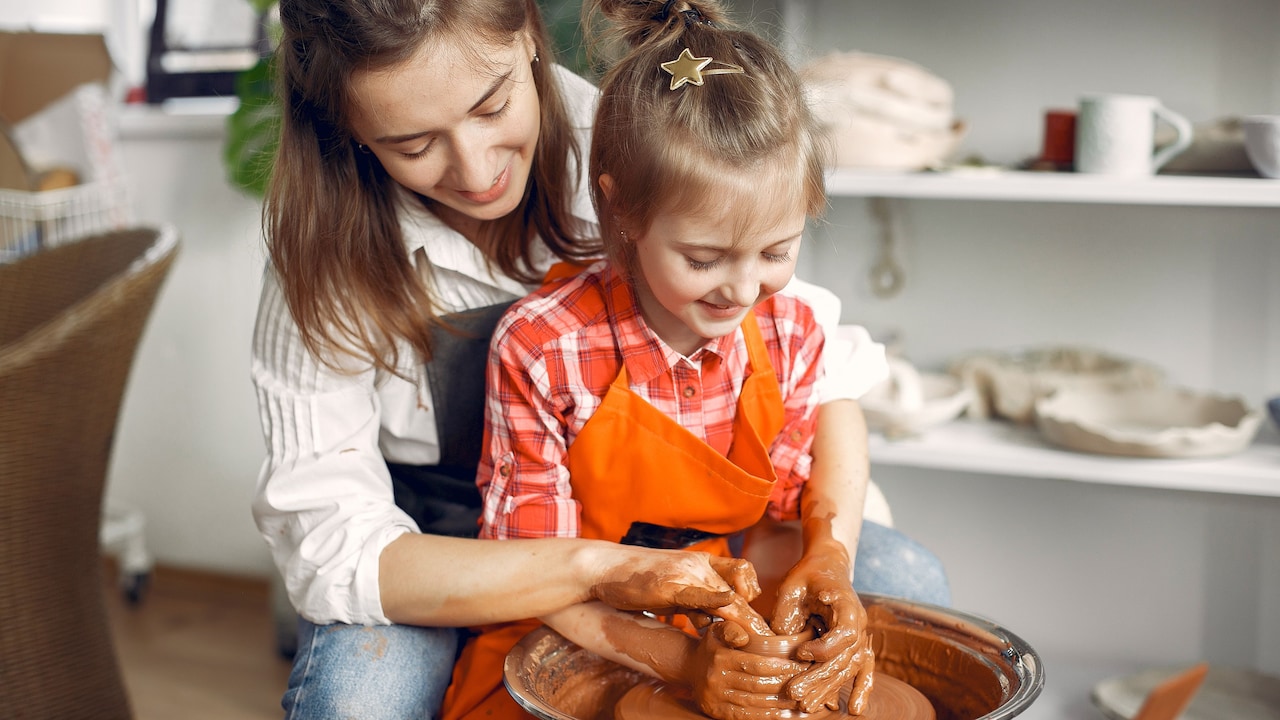 DIY pottery kits that turn screen-free afternoons into hands-on fun with the kids DIY pottery kits that turn screen-free afternoons into hands-on fun with the kids