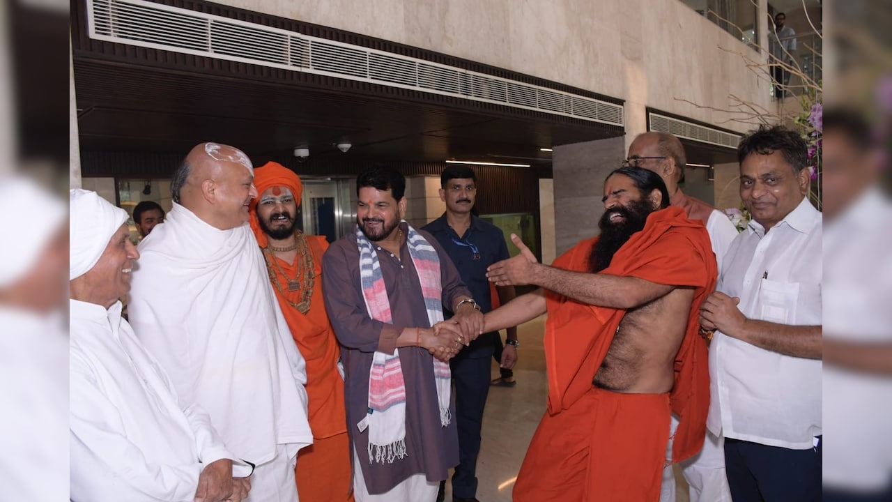 बृजभूषण शरण सिंह से मिले बाबा रामदेव, बोले- 'दूर हो गए सारे भ्रम, मामले का हुआ पटाक्षेप'