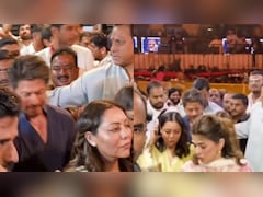 लाल बाग चा राजा के दरबार में पहुंचे शाहरुख खान, साथ दिखीं गौरी खान और सुहाना, लिया बप्पा का आशीर्वाद