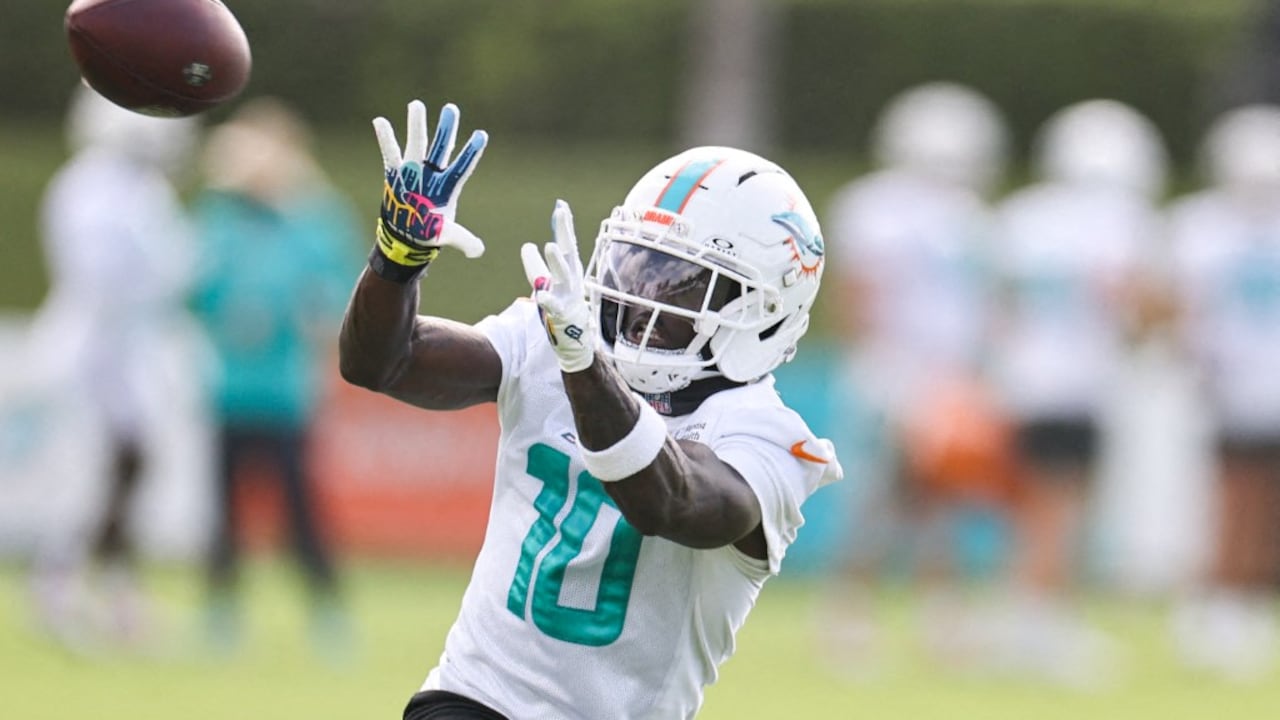 Tyreek Hill’s NFL comeback delayed until October after knee recovery advice