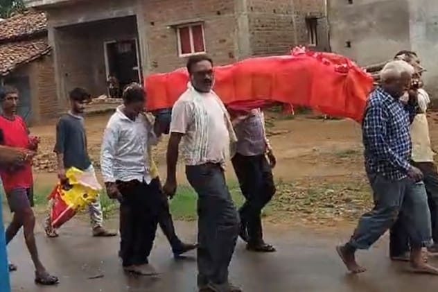 हिंदू से ईसाई बनी महिला के अंतिम संस्कार पर विवाद, ग्रामीणों ने शव दफनाने से रोका, आखिरकार हुआ दाह संस्कार