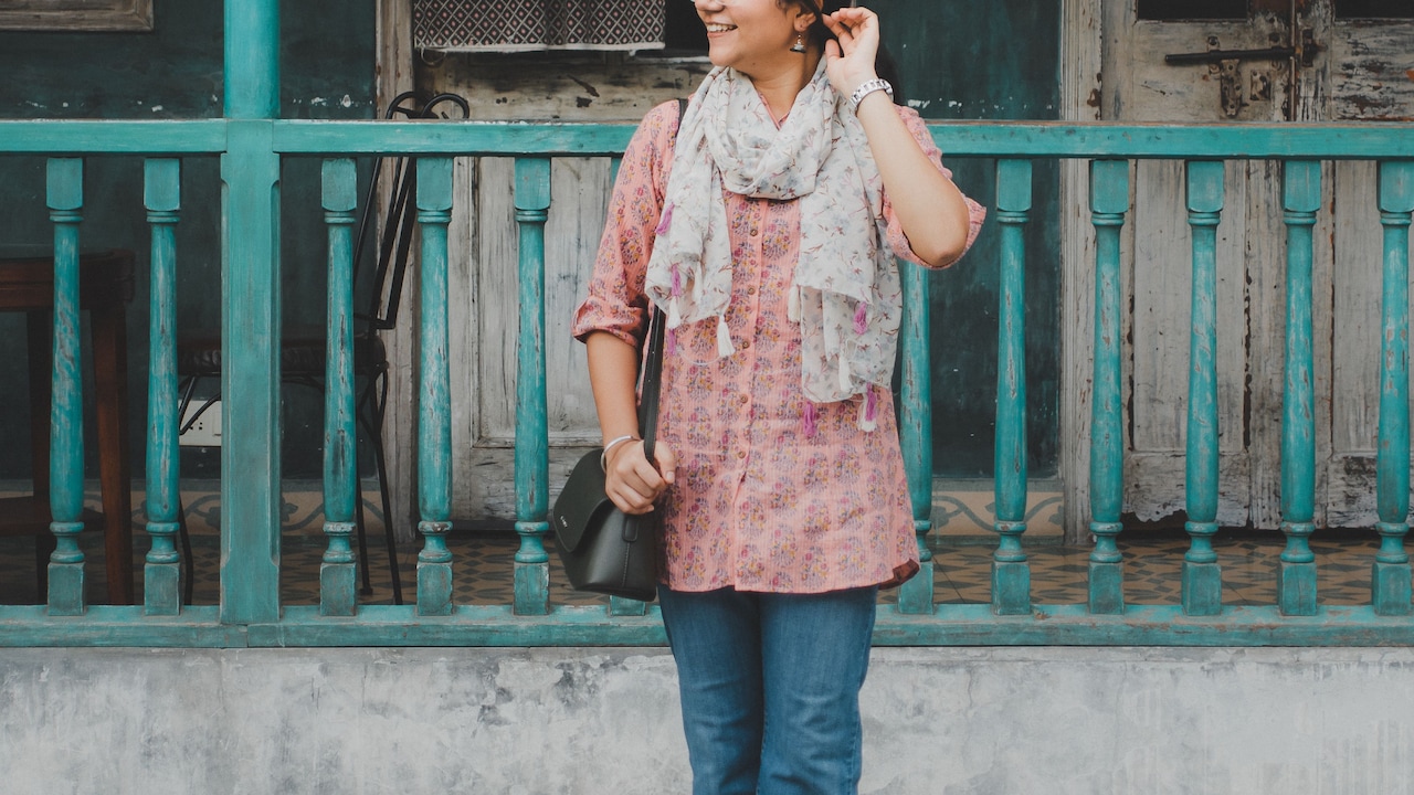 Short kurtis styled with everyday jeans for a comfortable, fuss-free desi twist Short kurtis styled with everyday jeans for a comfortable, fuss-free desi twist