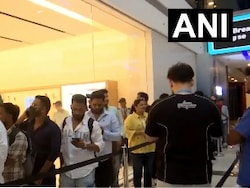 Long Queues Outside Apple Stores In India As Sale Of iPhones Begins