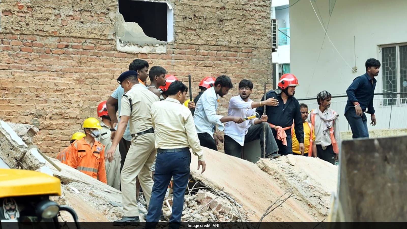 Delhi University Colleges Provide Shelter and Food After Satya Niketan PG Collapse
