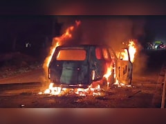 अंबाजी पदयात्रा के दौरान बड़ा हादसा, तेज रफ्तार कार ने श्रद्धालुओं को रौंदा; गुस्साई भीड़ ने गाड़ी फूंकी
