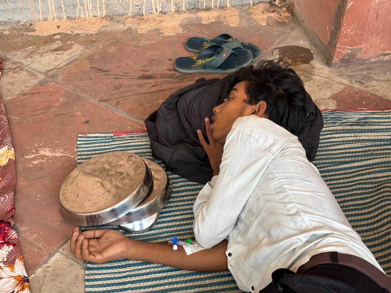 A 16-year-old from Jharkhand who has been diagnosed with blood cancer sleeps in a pathway inside AIIMS.