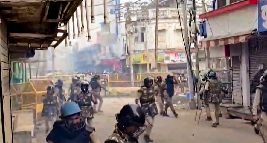 A group of people and cops clashed in Ujjain over mosque demolition A group of people and cops clashed in Ujjain over mosque demolition