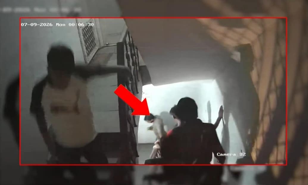 Accused seen leaving Vikram Singhs house after the violent assault Accused seen leaving Vikram Singhs house after the violent assault