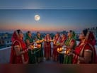 Karwa Chauth 2026: करवाचौथ पर चंद्रमा को अर्घ्य देने का सही तरीका क्या है? पंडित से जानें पूजा की पूरी विधि