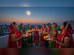 Karwa Chauth 2026: करवाचौथ पर चंद्रमा को अर्घ्य देने का सही तरीका क्या है? पंडित से जानें पूजा की पूरी विधि