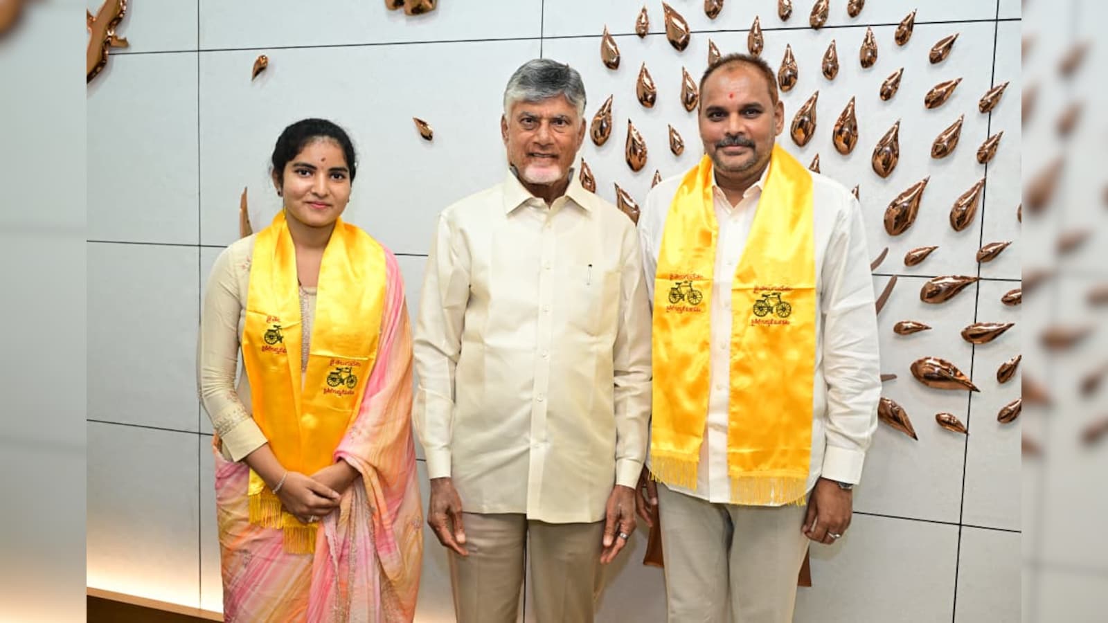 Vizianagaram Leader Majji Srinivasa Rao Leaves YSRCP to Join TDP