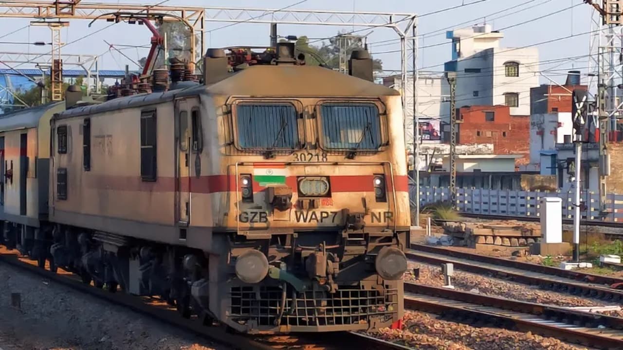 सीमांचल एक्सप्रेस में मां की गोद से छूटा 9 माह का मासूम, खिड़की से गिरने पर चली गई जान