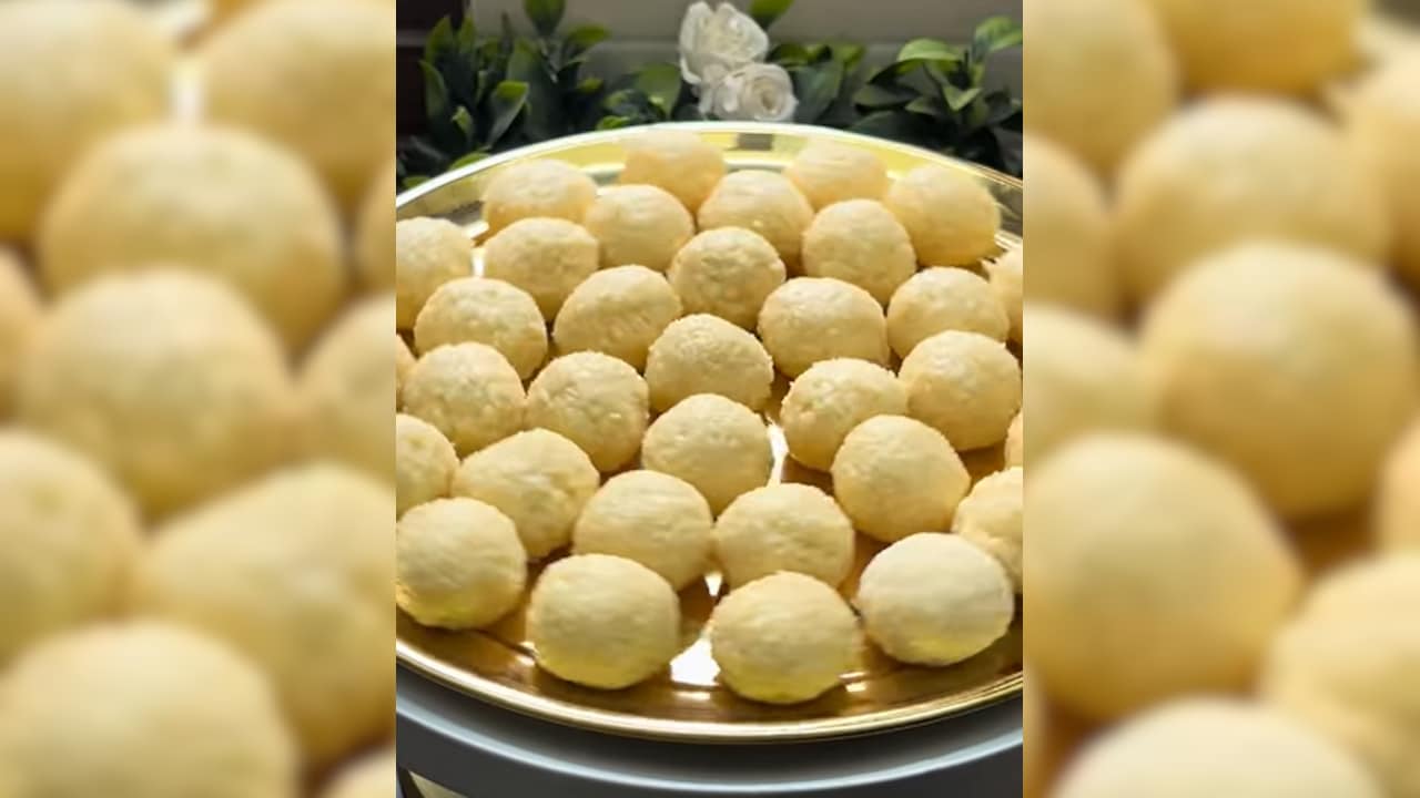 कान्हा जी के जन्मदिन पर सिर्फ दूध और मिश्री से बनाएं ये दिव्य प्रसाद, देखें वीडियो