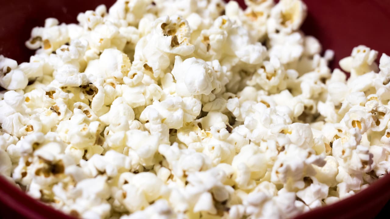 Why do some kernels never pop in a popcorn maker