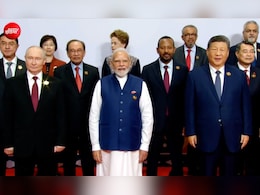 BRICS के फैमिली फोटो में PM मोदी के दाएं और बाएं दिखे पुतिन और जिनपिंग, पूरी दुनिया को संदेश
