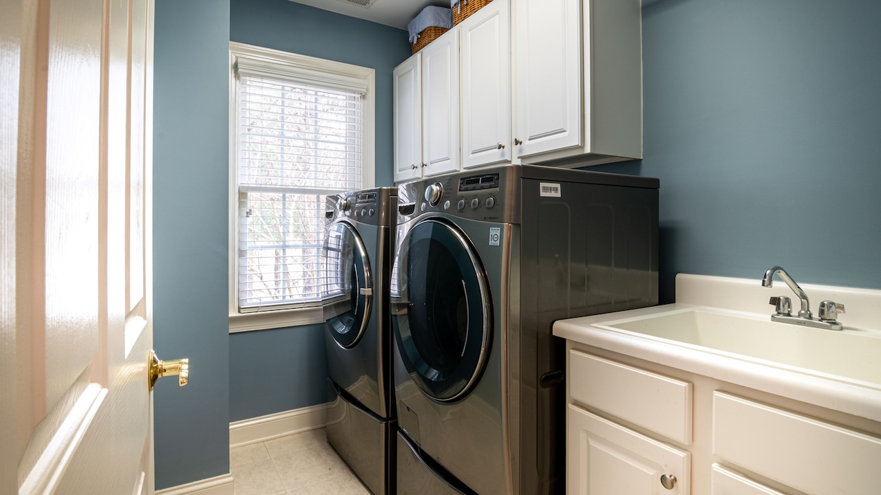 10 Laundry Myths Explained: From Heavy Loads To Detergent Mistakes 10 Laundry Myths Explained: From Heavy Loads To Detergent Mistakes