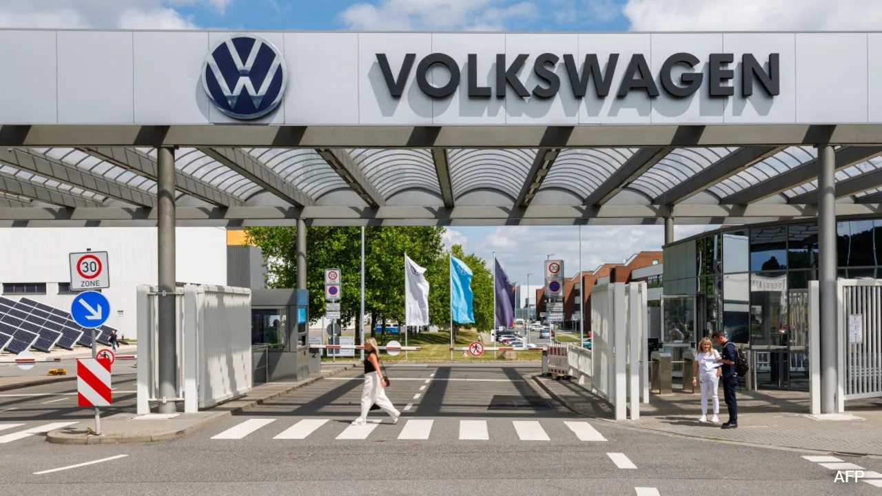 Volkswagen Says Cutting 100,000 Jobs By End Of Decade