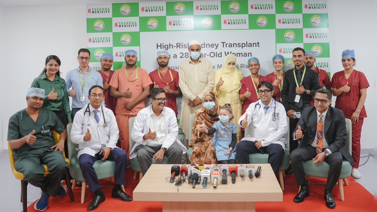 पत्नी की दोनों किडनियां हो गई थीं खराब, पति ने अपनी किडनी देकर बचाई जान