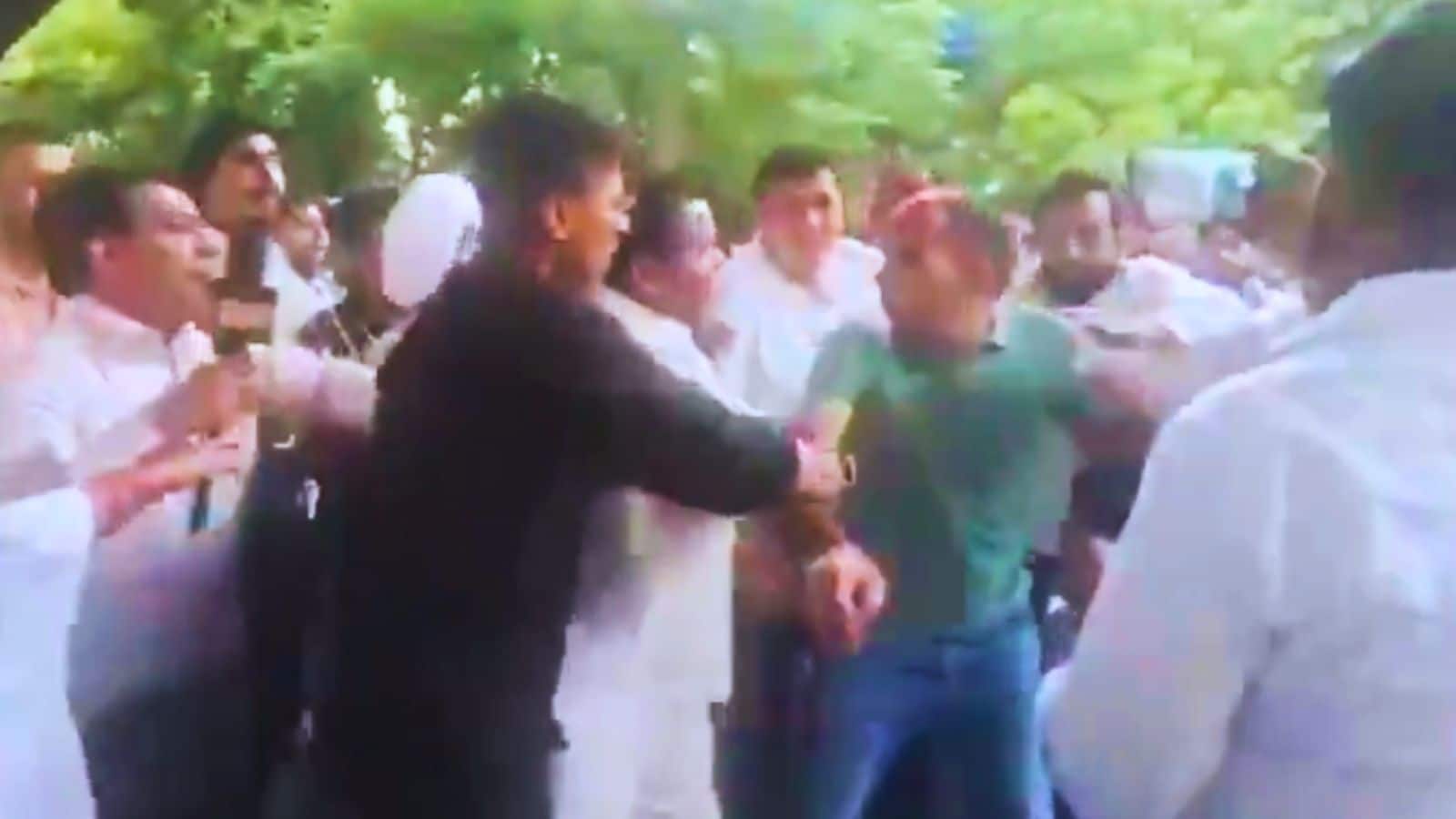 Delhi police officer assaulted by AAP workers during Kejriwal visit, officials say