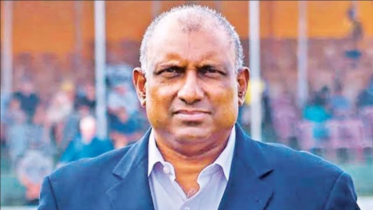 क्रिकेट के महानायक पर कानूनी संकट, अरविंदा डी सिल्वा और उनकी पत्नी के खिलाफ गिरफ्तारी का वारंट जारी