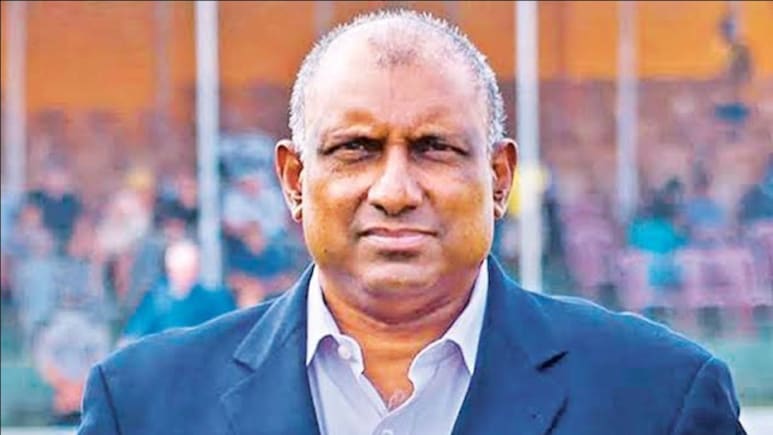 क्रिकेट के महानायक पर कानूनी संकट, अरविंदा डी सिल्वा और उनकी पत्नी के खिलाफ गिरफ्तारी का वारंट जारी