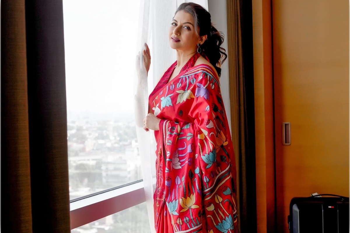 Bhagyashree Falls In Love With Lucknow's Tehzeeb, Food And Chikankari Shopping