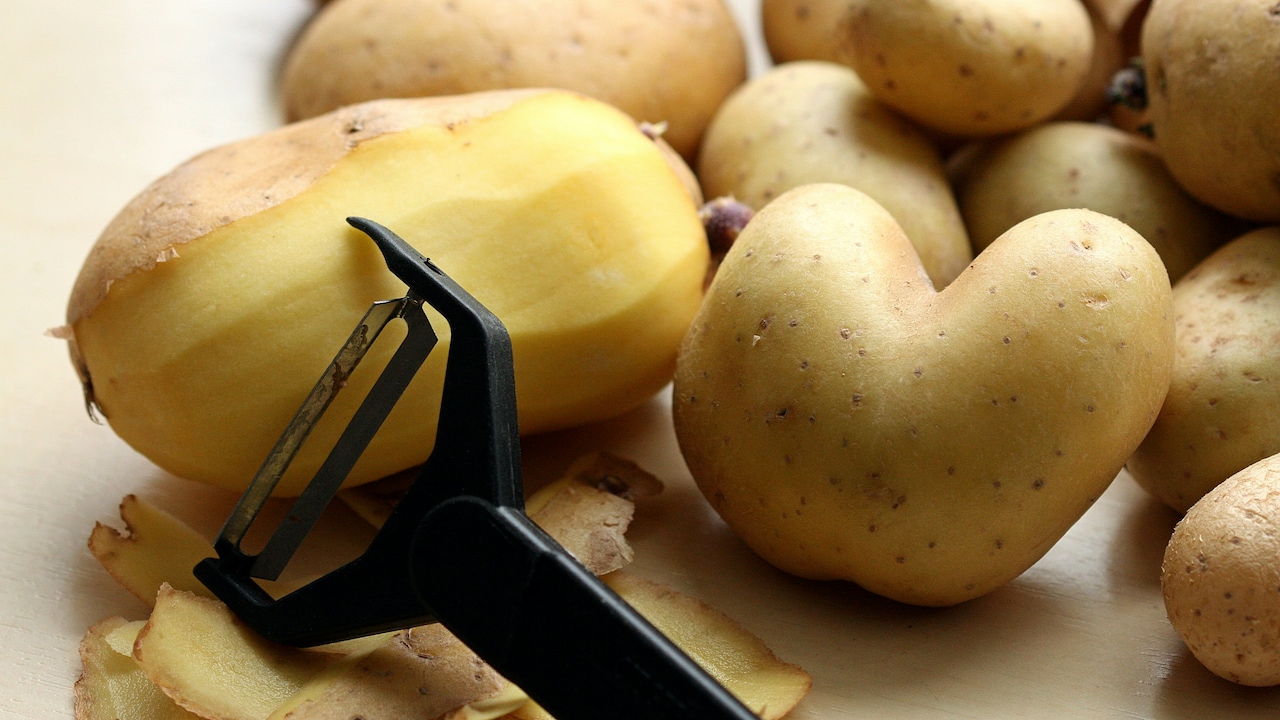Why Thin Skins Tear While Peeling: 10 Common Peeler Problems Explained Why Thin Skins Tear While Peeling: 10 Common Peeler Problems Explained