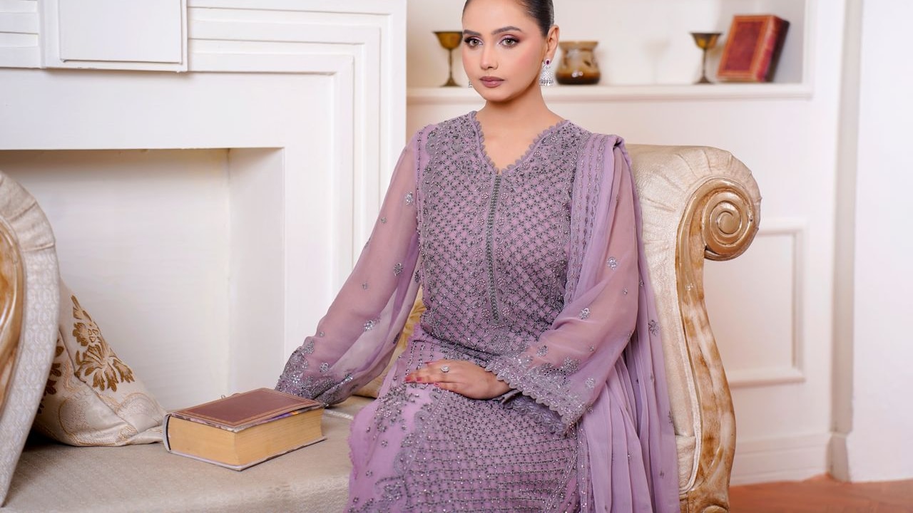 How to prevent straight kurtas from looking boxy How to prevent straight kurtas from looking boxy