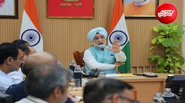 दिल्ली में बार-बार सड़क खोदने पर उपराज्यपाल नाराज, एजेंसियों को फटकार; सड़क, सफाई और जलभराव पर सख्त