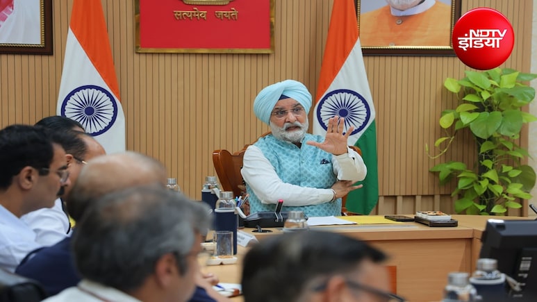 दिल्ली में बार-बार सड़क खोदने पर उपराज्यपाल नाराज, एजेंसियों को फटकार; सड़क, सफाई और जलभराव पर सख्त