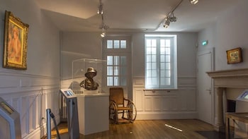 Renoir Museum Heist: Thieves Steal Four Paintings, One Dropped While Fleeing