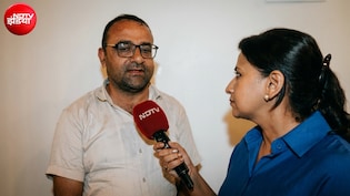 नेपाल के इस स्कूल टीचर को दुनिया कर रही सलाम, जिन्होंने आपदा में नहीं छोड़ा अपने बच्चों का साथ