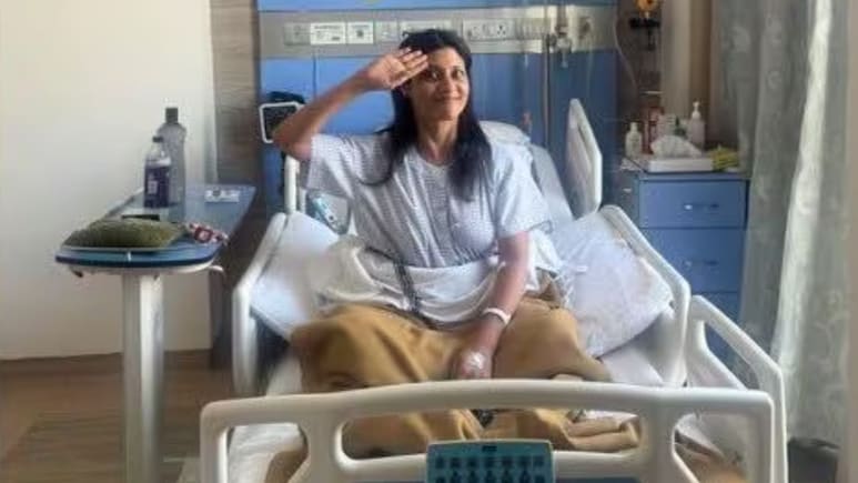 लस्ट स्टोरी 3 एक्ट्रेस कोंकणा सेन को हुआ डेंगू, अस्पताल के बेड पर बैठ कर रहीं सैल्यूट, फोटो शेयर कर दी अपडेट
