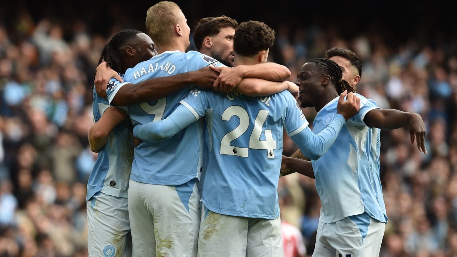 Manchester City Outgun Sunderland Despite Brian Brobbeys Hat-Trick, Manchester United Rescue Fulham Draw