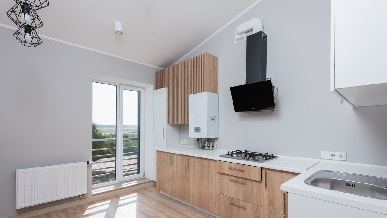 Kitchen chimneys that fight odour, grease, and smoke Kitchen chimneys that fight odour, grease, and smoke