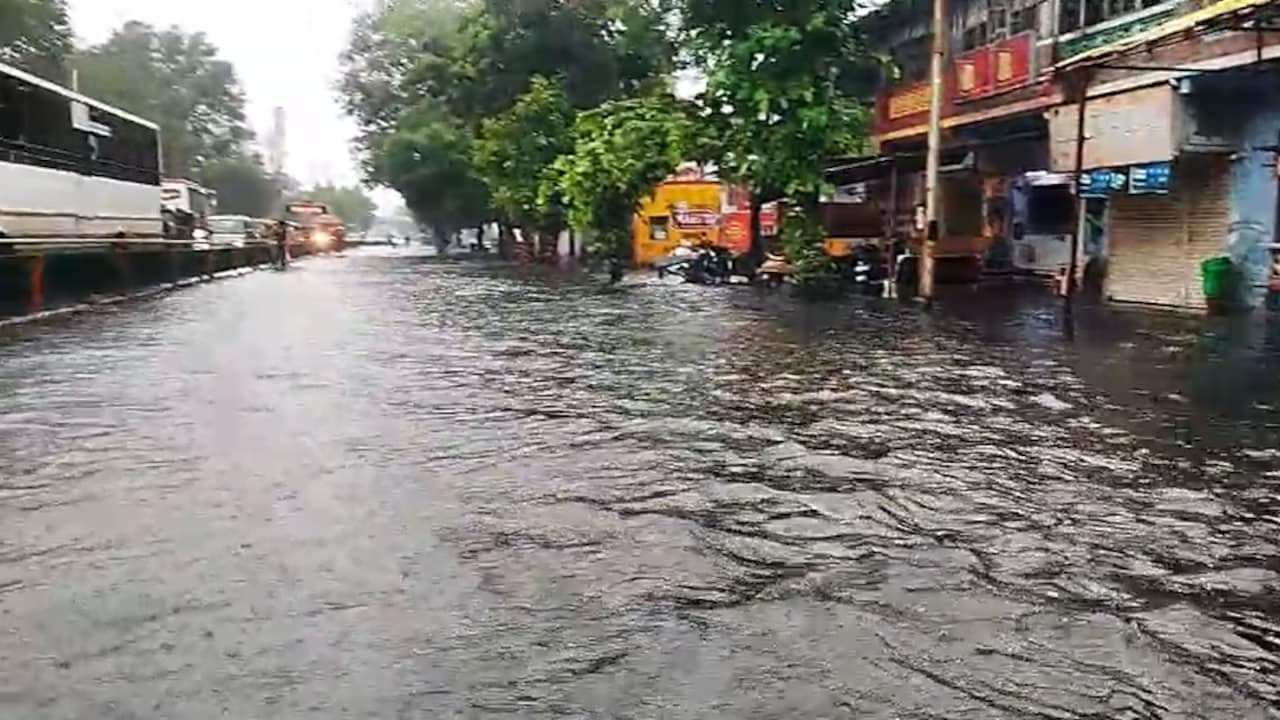 गुजरात में मूसलाधार बारिश से हाहाकार, पानी-पानी हुआ अहमदाबाद, 5 जिलों में IMD का रेड अलर्ट